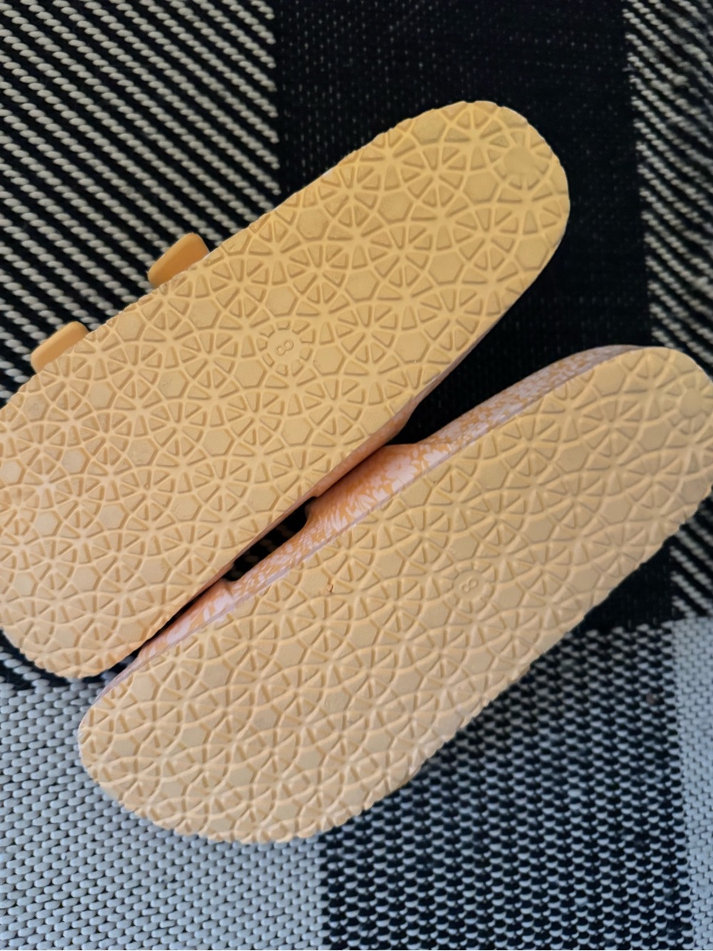 New no tag Double-Buckle Slide Sandals - Yellow shade and shore Neiva 8 beach - Picture 3 of 3